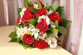 bouquet de roses multicolores tarnos