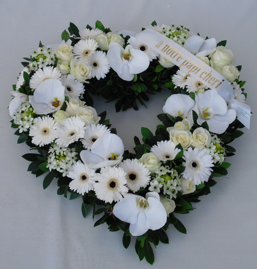 coeur fleurs blanches pour deuil
