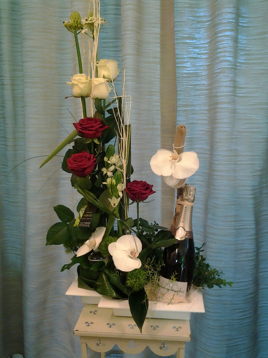 composition fleurs vin